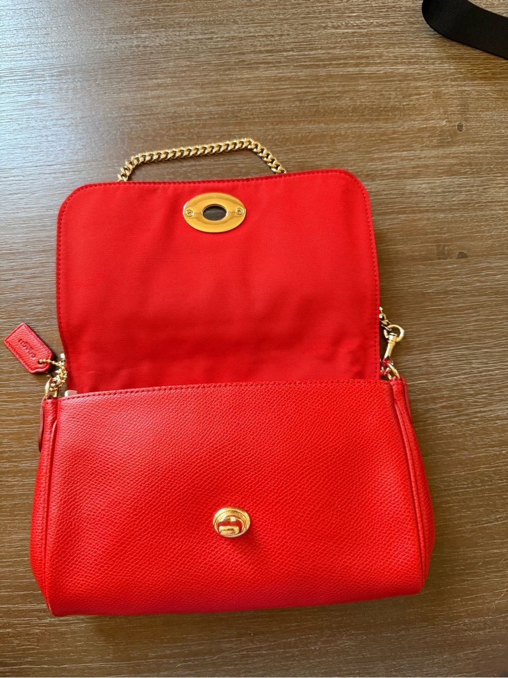 Coach Red Leather Shoulder Bag with Gold Chain - Picture 4 of 8